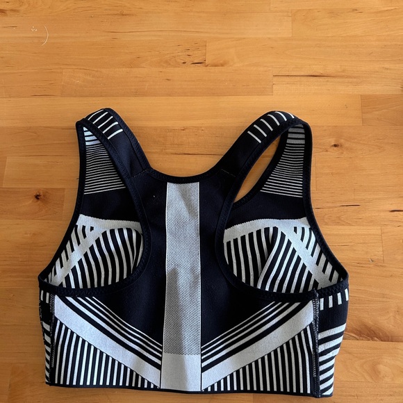 Nike sports bra - Picture 3 of 4